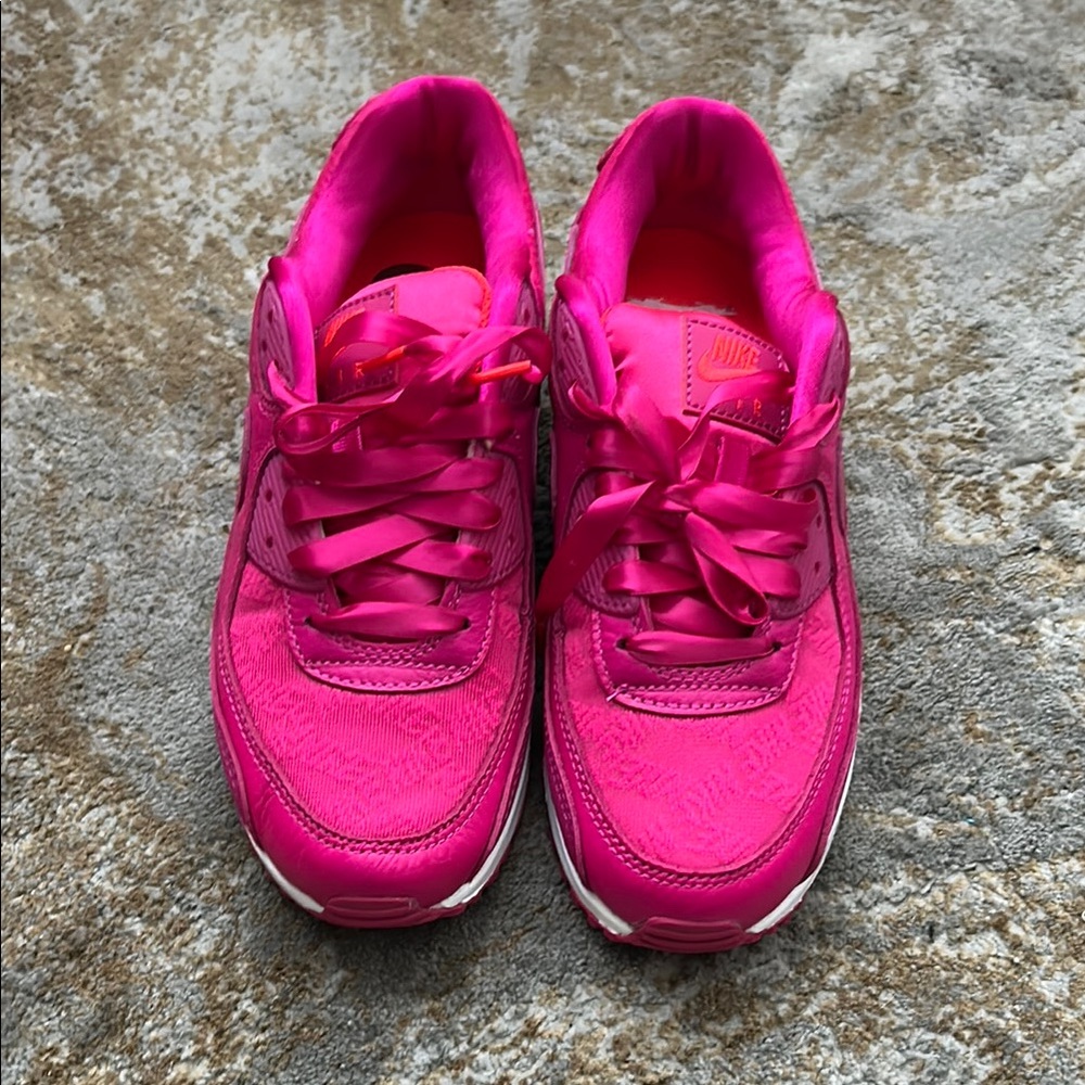 Nike Pink Athletic Sneakers Vibrant Design